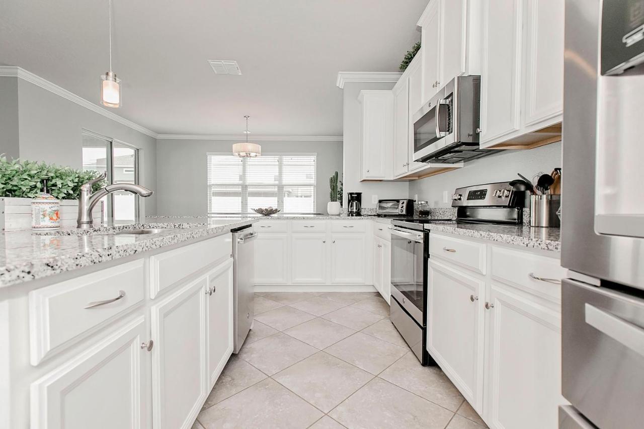 Spacious 4 Bed Home Near Orlando Gated Pool Access サンフォード エクステリア 写真
