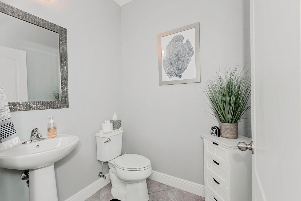Spacious 4 Bed Home Near Orlando Gated Pool Access サンフォード エクステリア 写真
