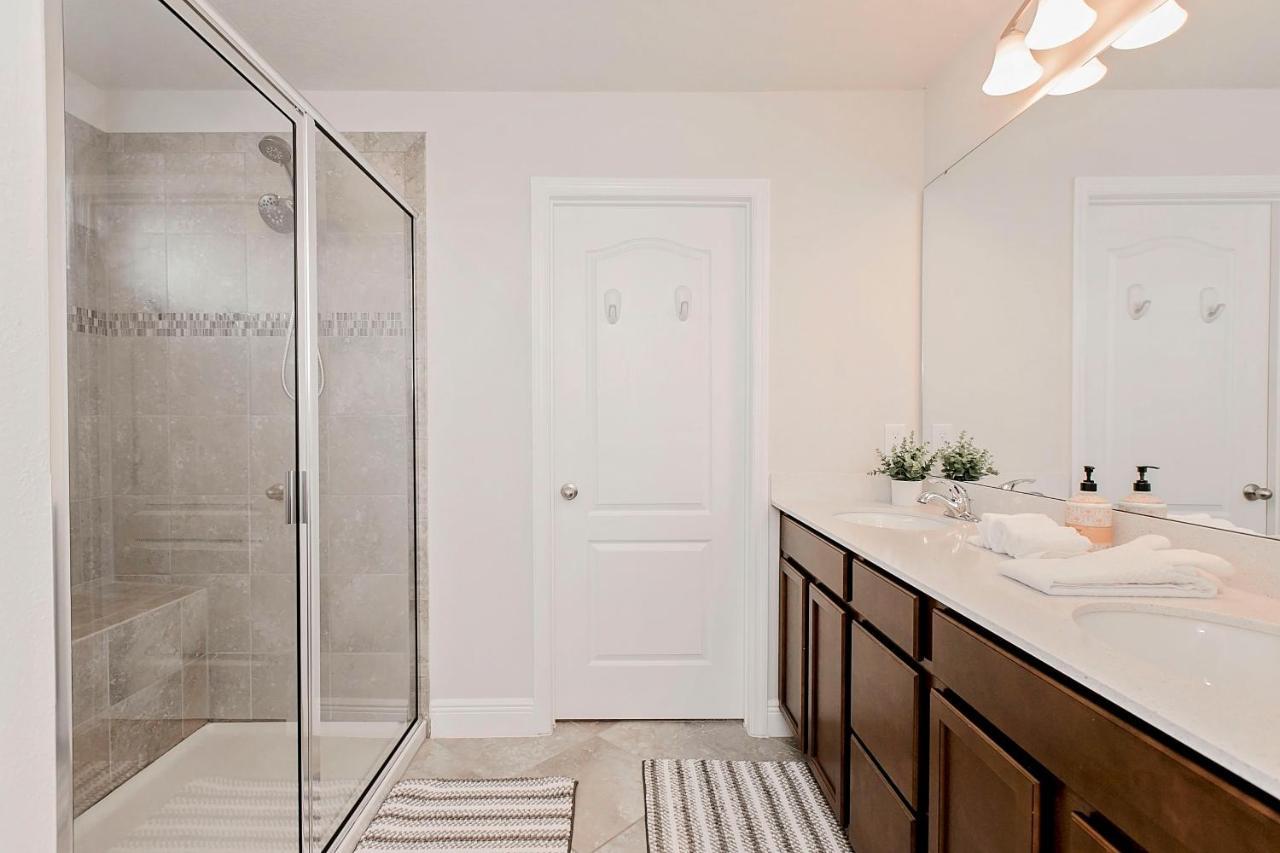 Spacious 4 Bed Home Near Orlando Gated Pool Access サンフォード エクステリア 写真