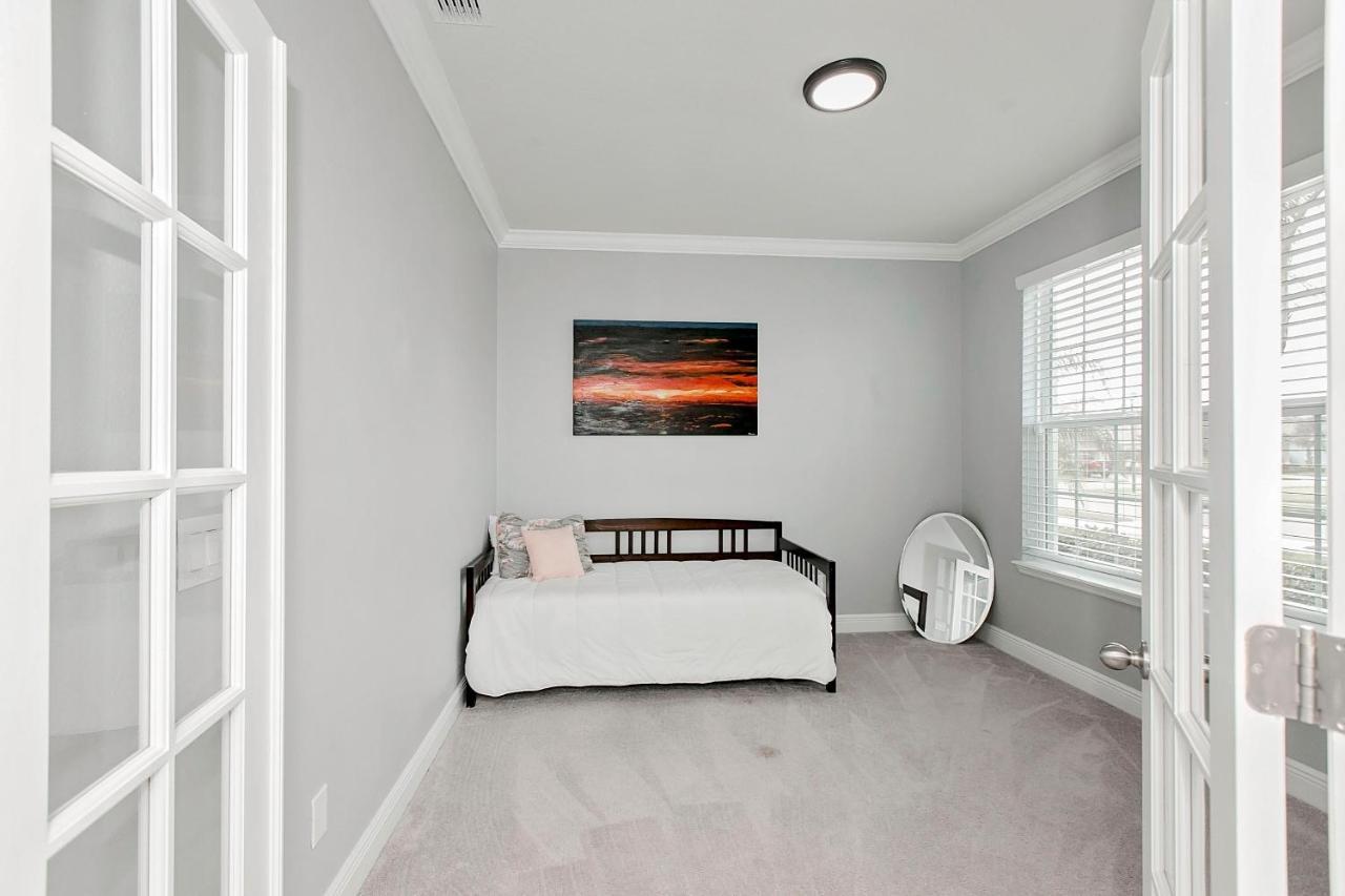 Spacious 4 Bed Home Near Orlando Gated Pool Access サンフォード エクステリア 写真