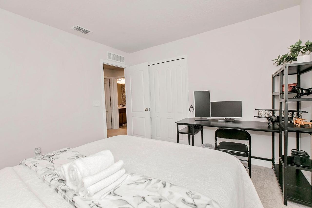 Spacious 4 Bed Home Near Orlando Gated Pool Access サンフォード エクステリア 写真
